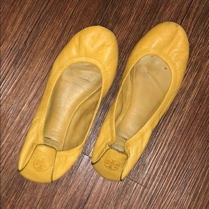 Tory Burch mustard yellow flats sz. 6.5
